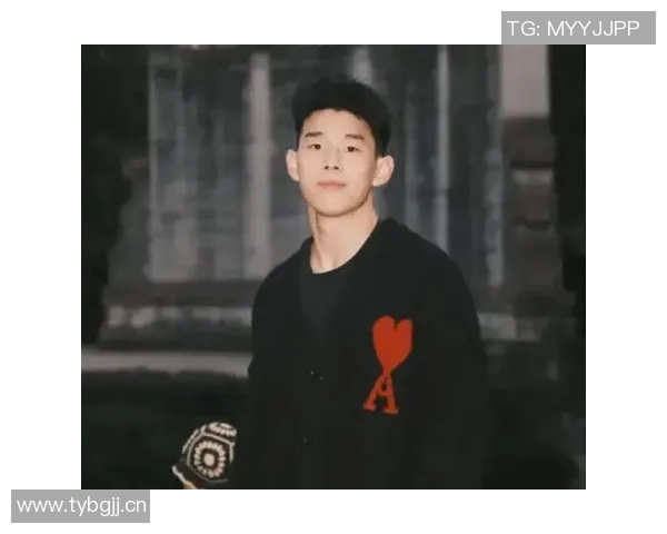 俄勒冈大学现场同曦球迷热情助威林葳标语引发关注 俄勒冈大学现场同曦球迷热情助威林葳标语引发关注