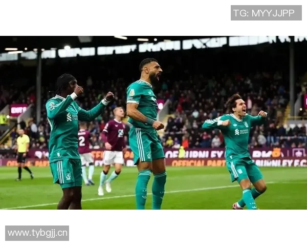 英超积分榜混乱不堪枪手领先曼城黑猫19分四队紧追其后 英超积分榜混乱不堪枪手领先曼城黑猫19分四队紧追其后