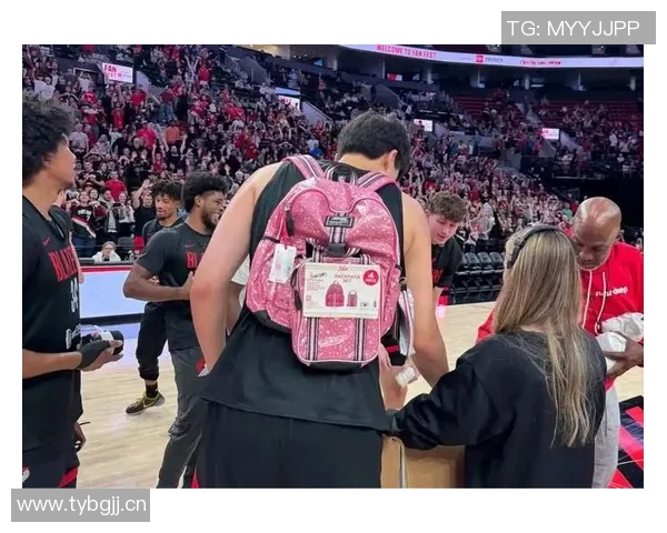 媒体人评论杨瀚森背粉色书包学舞蹈展现纯粹享受而非融入的真实状态 媒体人评论杨瀚森背粉色书包学舞蹈展现纯粹享受而非融入的真实状态