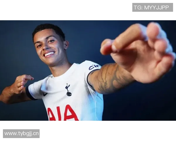 布伦南约翰逊热刺百场里程碑庆祝海报在社交媒体发布