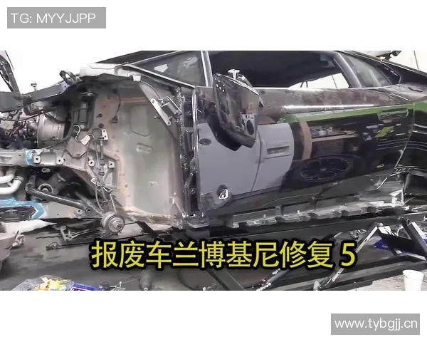 荷兰前国脚经历惊险四车连环撞击兰博基尼惨遭报废